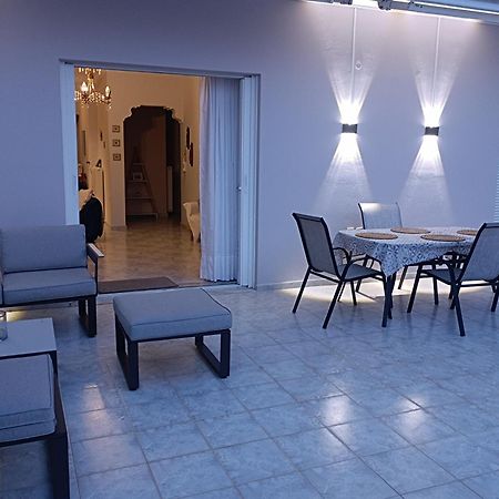 Kelly'S Penthouse Apartment นาฟปาคตอส ภายนอก รูปภาพ
