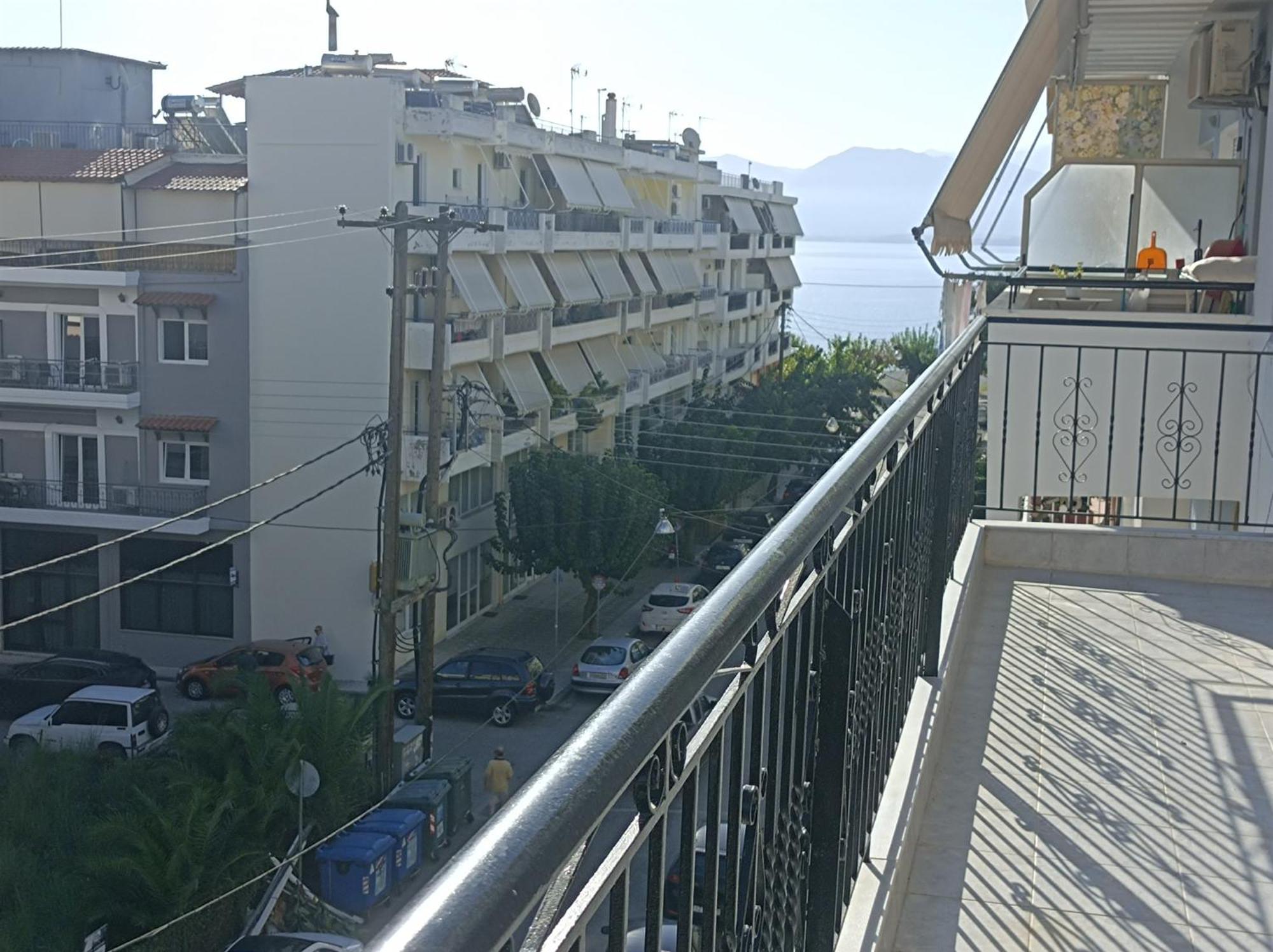 Kelly'S Penthouse Apartment นาฟปาคตอส ภายนอก รูปภาพ